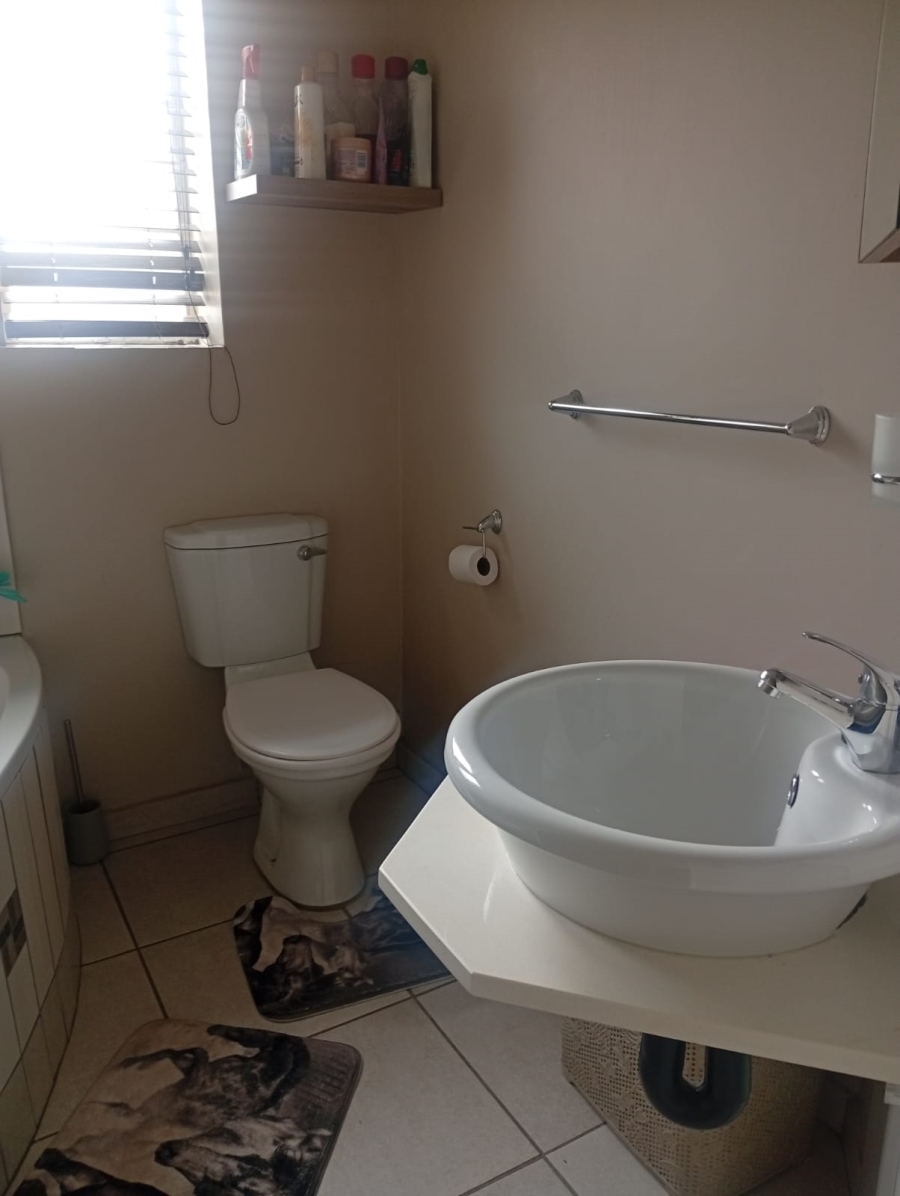 2 Bedroom Property for Sale in Waterval East North West